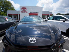 Toyota reports a 37% drop in profit, cuts its forecast due to Trump’s tariffs