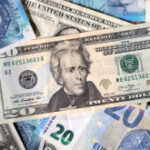 Dollar gains as Trump hosts Ukraine talks