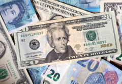 Dollar gains as Trump hosts Ukraine talks