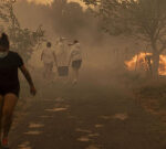 Spanish wildfires spread to shut down pilgrimage route