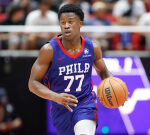 Tyrese Maxey reacts to Sixers rookie VJ Edgecombe at the Phillies game