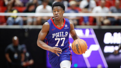 Tyrese Maxey reacts to Sixers rookie VJ Edgecombe at the Phillies game