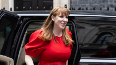 Unite union votes to suspend Rayner’s membership over Birmingham bin strikes