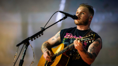 Zach Bryan Newest Song Takes Aim At ICE, Says America Is ‘Fading’