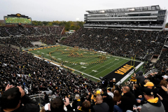 Iowa hosts former Boise State QB commit for visit during Minnesota win