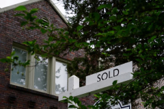 US pending home sales unexpectedly flat in September despite lower mortgage rates