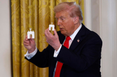 White House Reportedly Fires Commissioners Expected To Review Ballroom, Arch Construction Projects