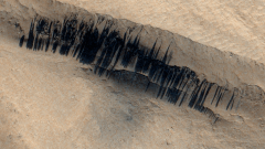 On Mars, meteorites can cause miles-long dust slides