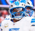 Penei Sewell exits with knee injury early in Lions game vs Commanders