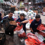 Everyday volunteers are providing stopgap services during the shutdown in a show of community power