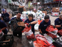 Everyday volunteers are providing stopgap services during the shutdown in a show of community power