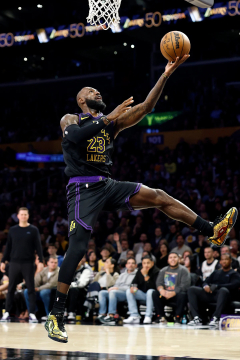 How many points did LeBron James score? Lakers vs. Jazz stats
