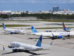 FAA bonuses given to air traffic controllers with perfect attendance during shutdown