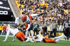 Steelers QB Aaron Rodgers opens up about the exact moment he broke his wrist vs. Bengals