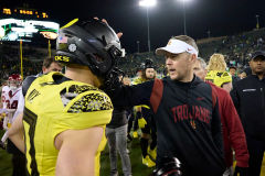National experts make predictions for No. 7 Oregon Ducks vs. No. 15 USC Trojans