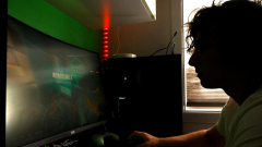 Adelaide teenager takes on gaming giants as bullied players demand change