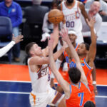 Grayson Allen ejected for hard foul on Chet Holmgren