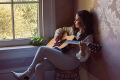 Live Wire: A Conversation with Masterful Mandolinist, Guitarist, and Songwriter Sierra Hull