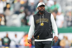 Steelers Risky Addition Faces Immediate Test as Mike Tomlin Patches Injury-Laden Roster
