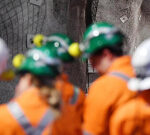 Queensland Curragh Mine: Rescuers work to free trapped coal miner near Blackwater