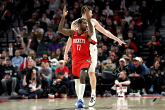 Tari Eason sprains right ankle in Houston’s second loss at Portland