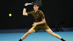 Tennis world blows up over Jannik Sinner’s outfit at Australian Open
