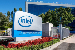 Intel Corporation (INTC) Stock: Analysts Upgrade Ahead of Earnings on Server and Foundry Optimism