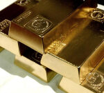 Gold blasts past $7200 to record on safe-haven rush