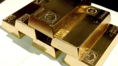 Gold blasts past $7200 to record on safe-haven rush