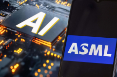ASML Stock: Chipmaker Hits New High on Record-Breaking Quarter