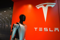 Tesla Trains AI Models in China as Trump Claims U.S. Leads AI Race
