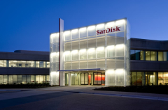 Sandisk’s stock falls as Western Digital plans to sell shares. What investors need to know.